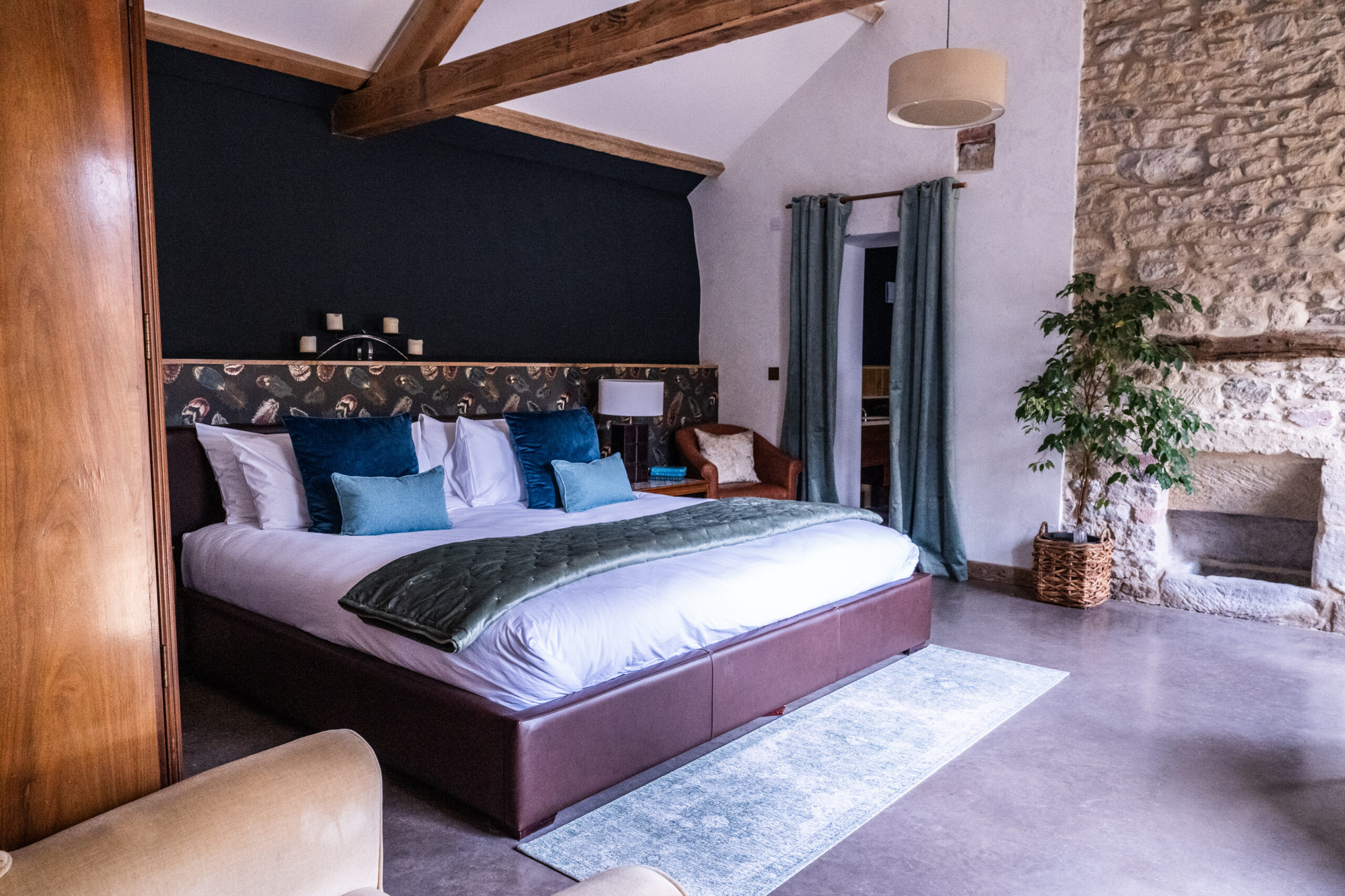 stylish stays whisper gill hi res 018