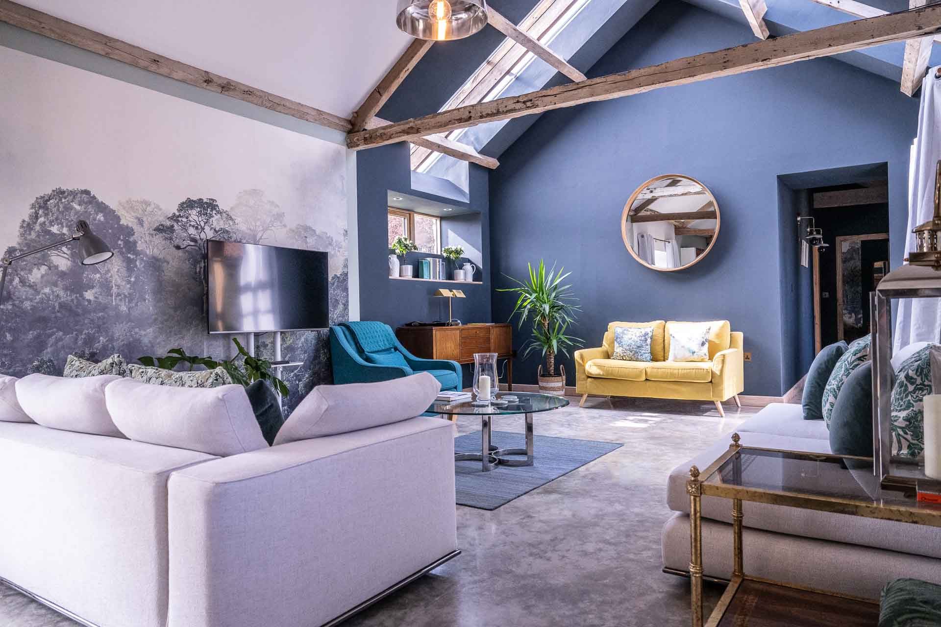 stylish stays whisper gill lo res 002